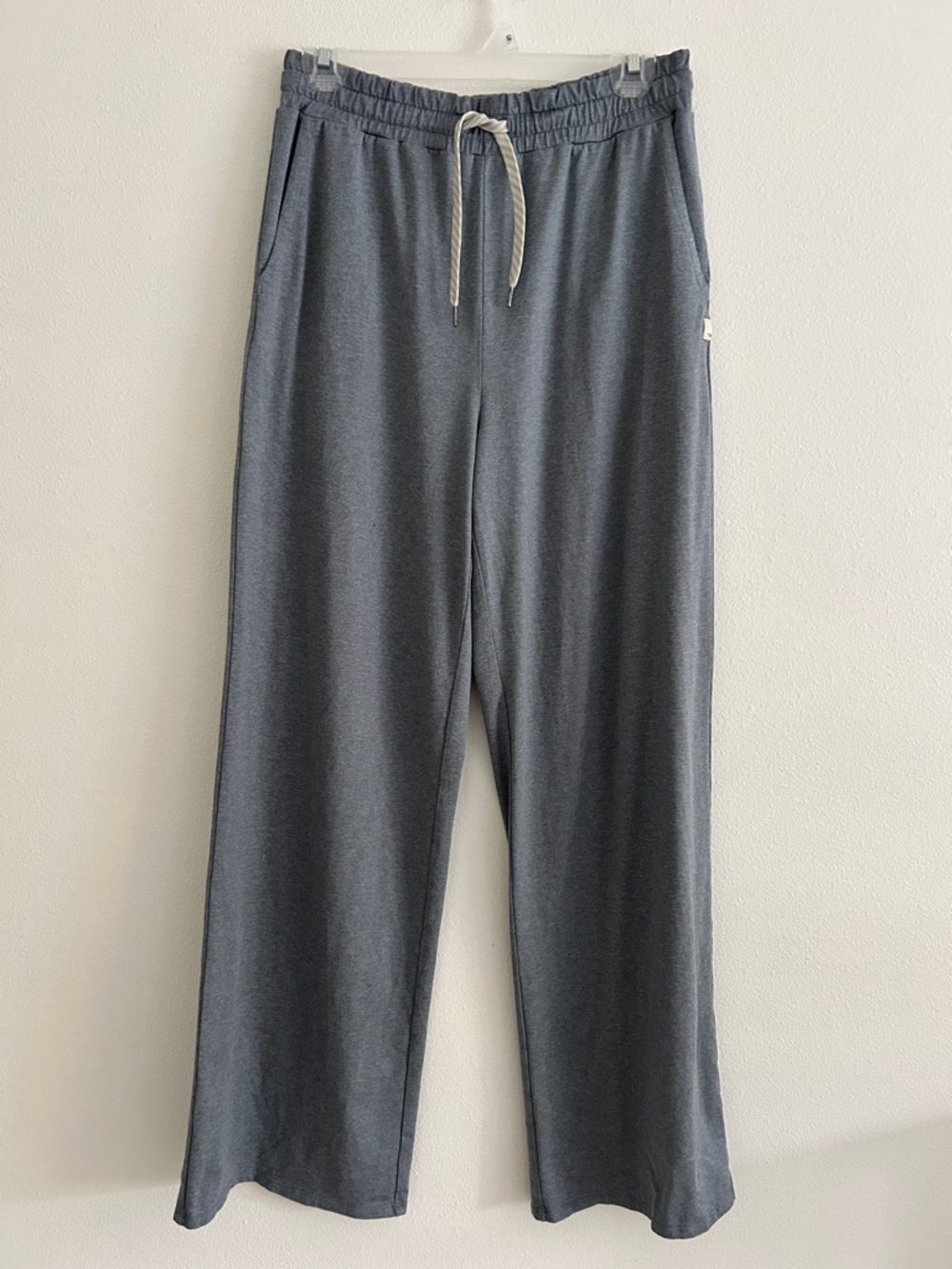 Vuori halo wide leg pant Size M Gray